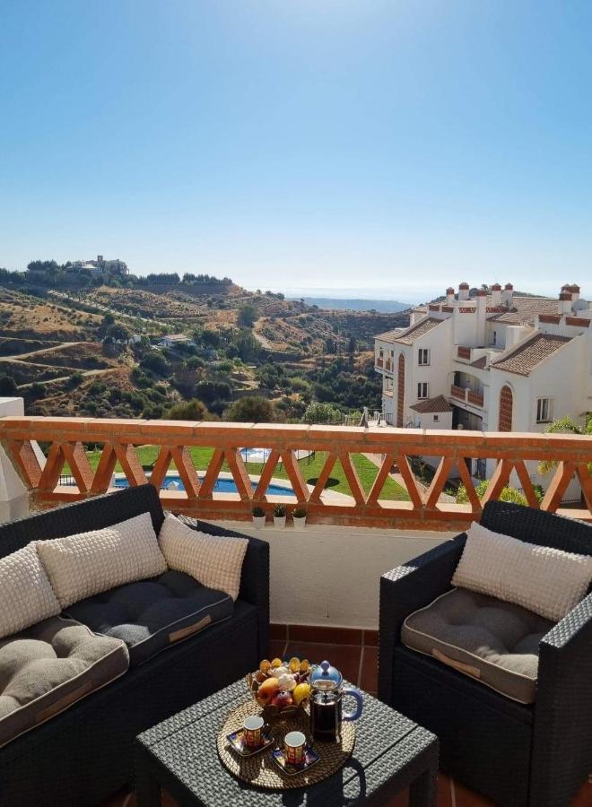 Elegant Apartment With Fantastic Views At The Top Of Calahonda Sitio de Calahonda Bagian luar foto