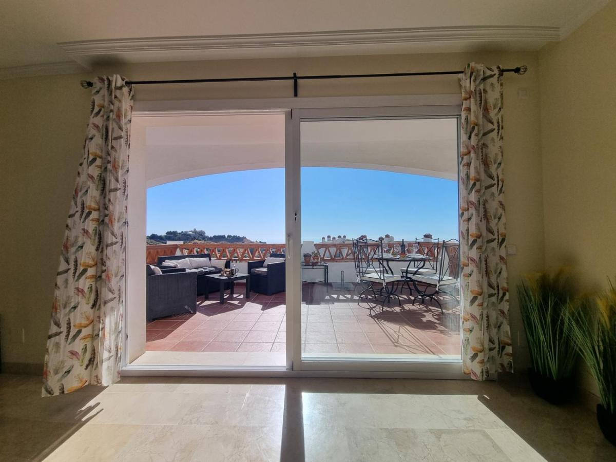 Elegant Apartment With Fantastic Views At The Top Of Calahonda Sitio de Calahonda Bagian luar foto