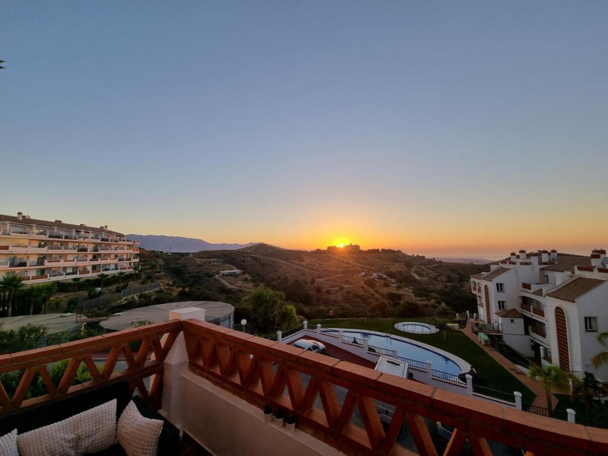 Elegant Apartment With Fantastic Views At The Top Of Calahonda Sitio de Calahonda Bagian luar foto