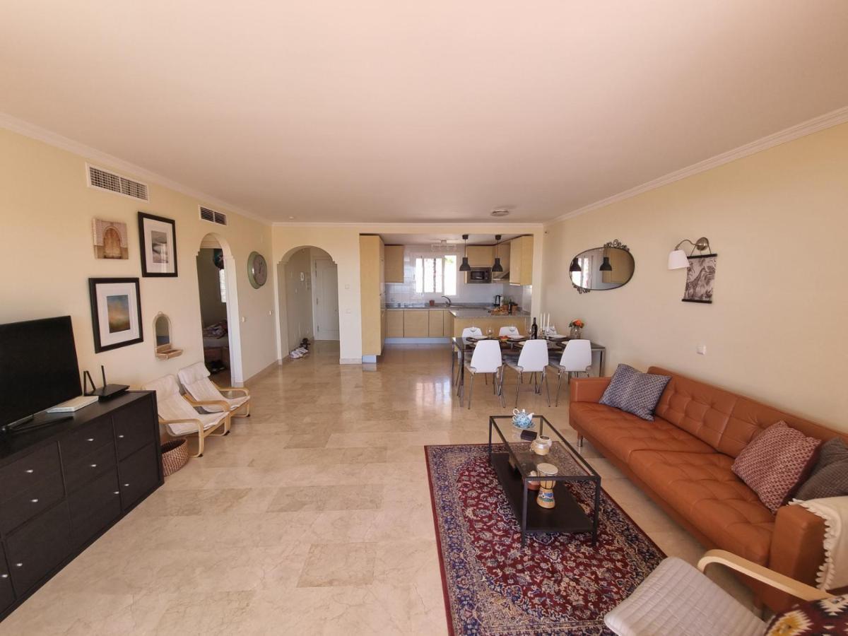Elegant Apartment With Fantastic Views At The Top Of Calahonda Sitio de Calahonda Bagian luar foto