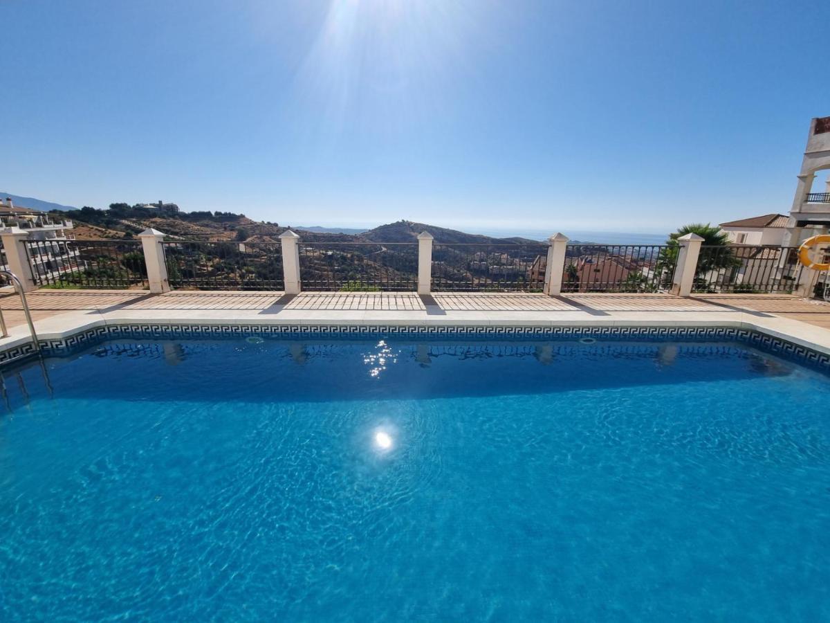 Elegant Apartment With Fantastic Views At The Top Of Calahonda Sitio de Calahonda Bagian luar foto